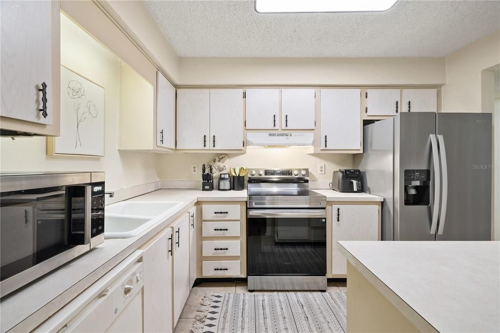 For Sale: $179,900 (2 beds, 2 baths, 1252 Square Feet)