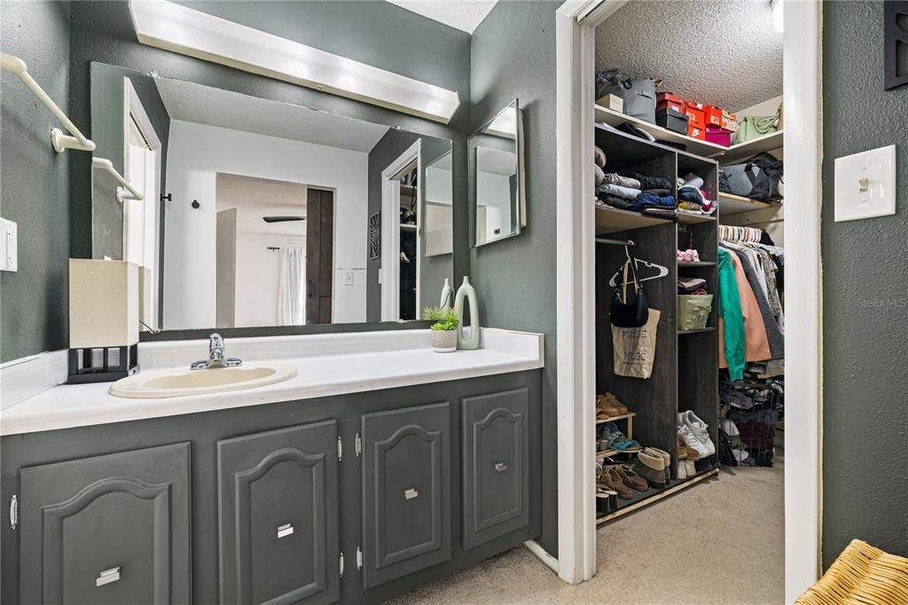 For Sale: $179,900 (2 beds, 2 baths, 1252 Square Feet)