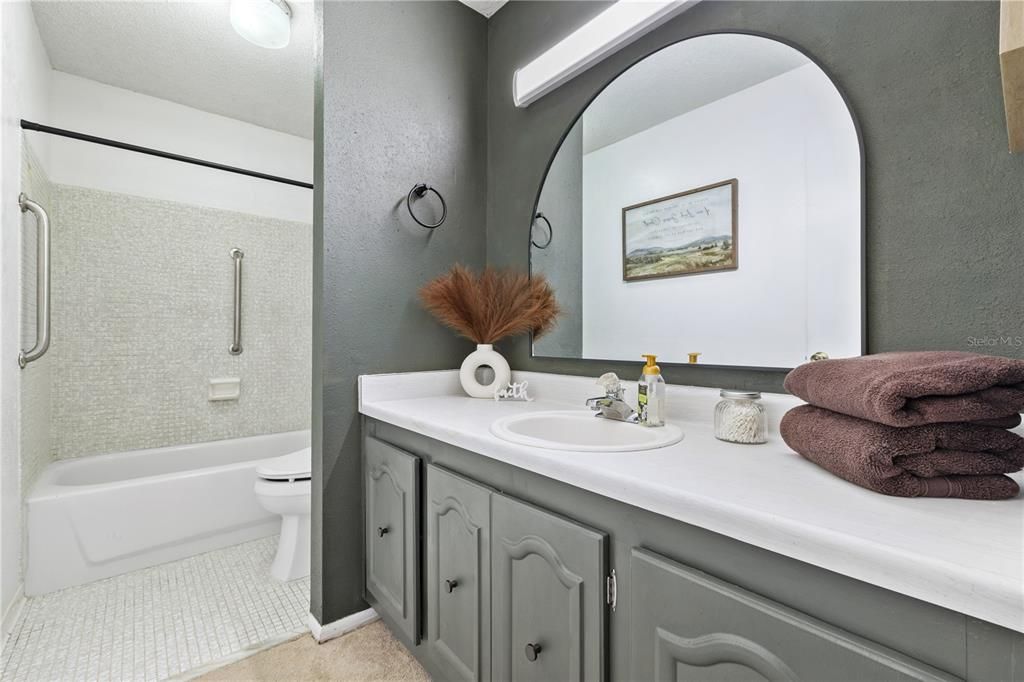 For Sale: $179,900 (2 beds, 2 baths, 1252 Square Feet)