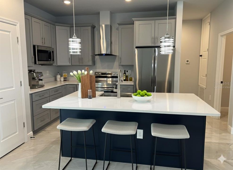 For Rent: $2,300 (4 beds, 2 baths, 1686 Square Feet)