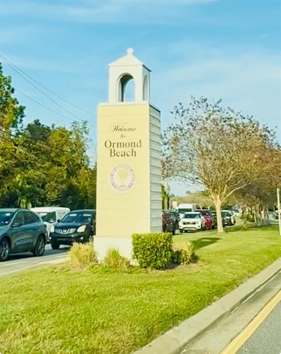 For Sale: $329,000 (2 beds, 1 baths, 988 Square Feet)