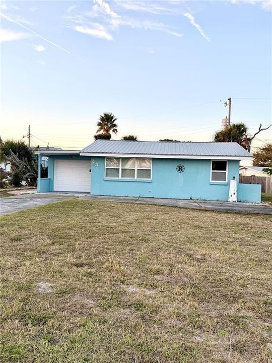 For Sale: $329,000 (2 beds, 1 baths, 988 Square Feet)