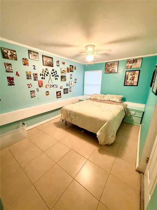 For Sale: $329,000 (2 beds, 1 baths, 988 Square Feet)