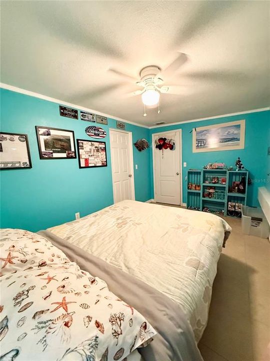 For Sale: $329,000 (2 beds, 1 baths, 988 Square Feet)