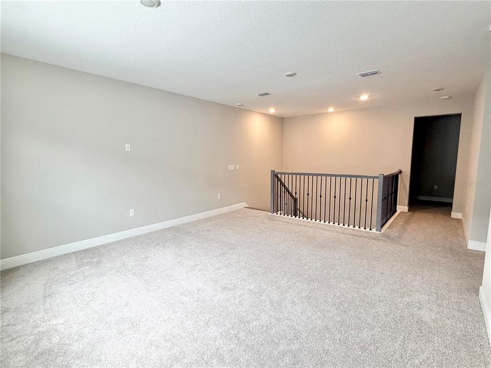 出租: $4,500 (5 贝兹, 3 浴室, 3628 平方英尺)