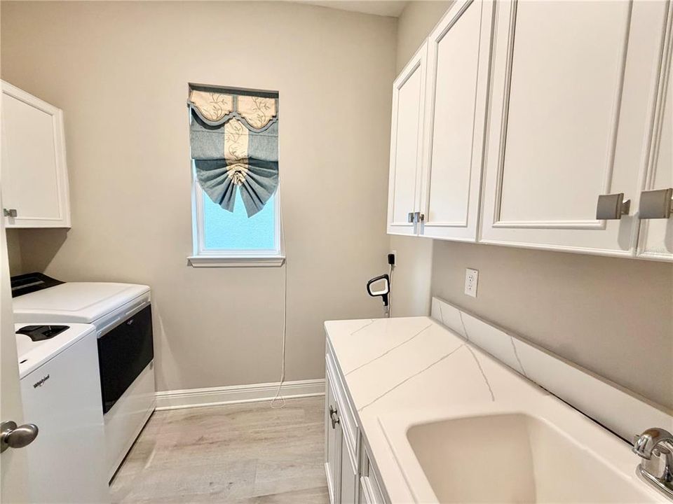 出租: $4,500 (5 贝兹, 3 浴室, 3628 平方英尺)