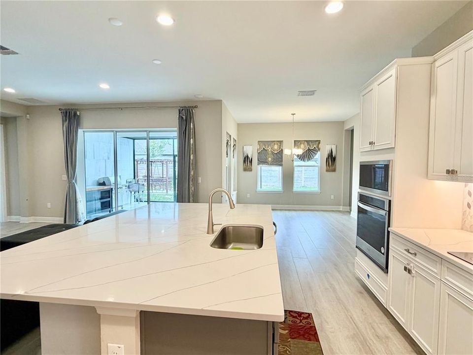 出租: $4,500 (5 贝兹, 3 浴室, 3628 平方英尺)