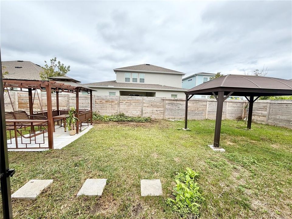 出租: $4,500 (5 贝兹, 3 浴室, 3628 平方英尺)