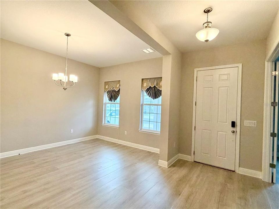 出租: $4,500 (5 贝兹, 3 浴室, 3628 平方英尺)