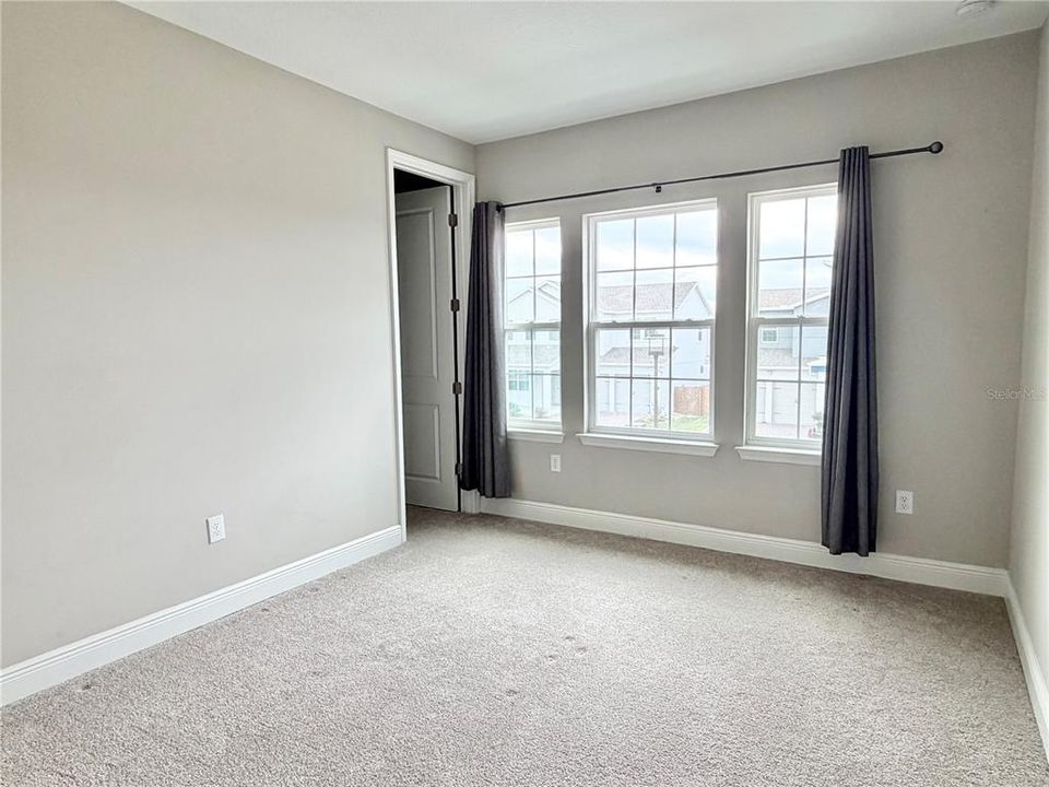 出租: $4,500 (5 贝兹, 3 浴室, 3628 平方英尺)