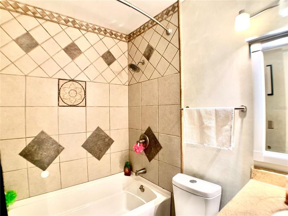 En Venta: $268,000 (3 camas, 2 baños, 933 Pies cuadrados)