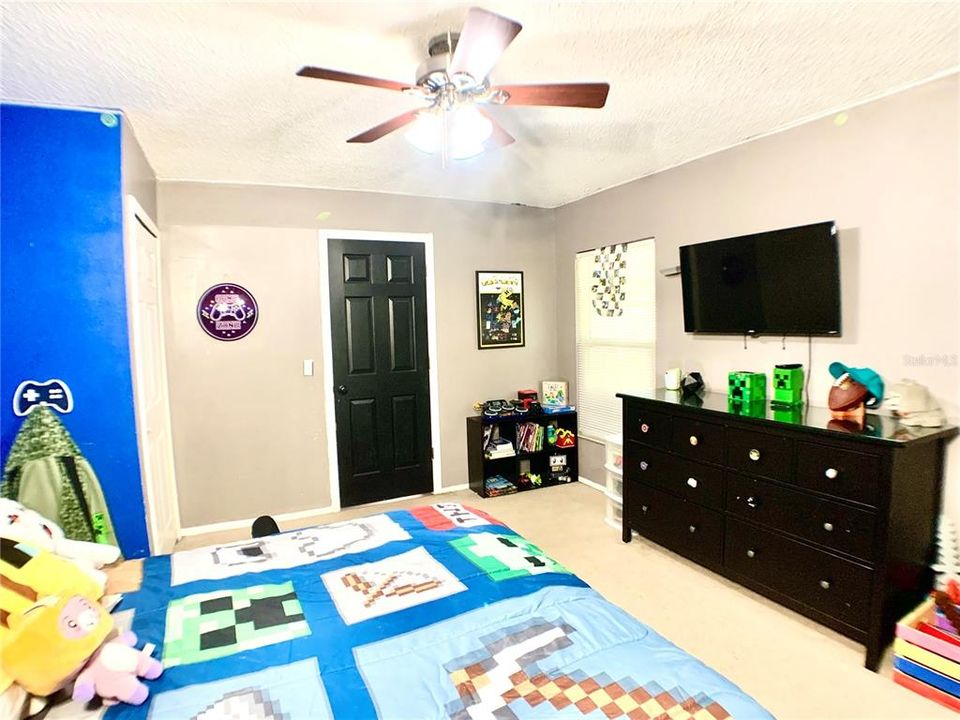 En Venta: $268,000 (3 camas, 2 baños, 933 Pies cuadrados)