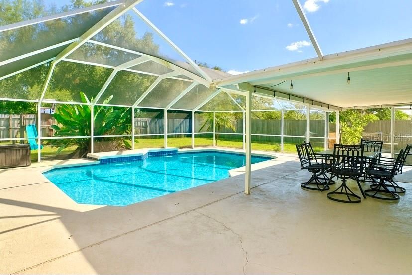 En Venta: $268,000 (3 camas, 2 baños, 933 Pies cuadrados)