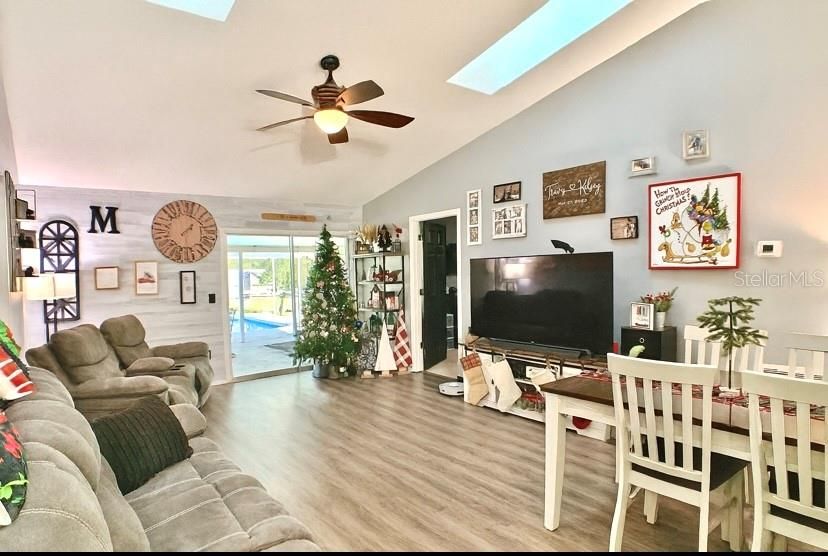 En Venta: $268,000 (3 camas, 2 baños, 933 Pies cuadrados)