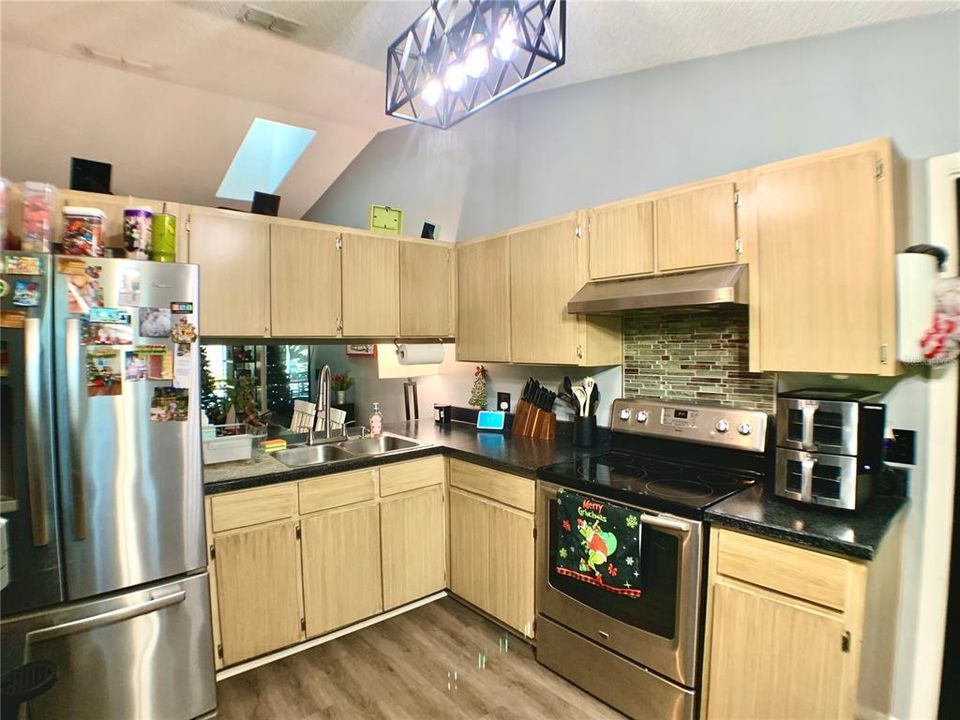 En Venta: $268,000 (3 camas, 2 baños, 933 Pies cuadrados)