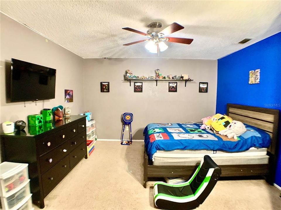 En Venta: $268,000 (3 camas, 2 baños, 933 Pies cuadrados)