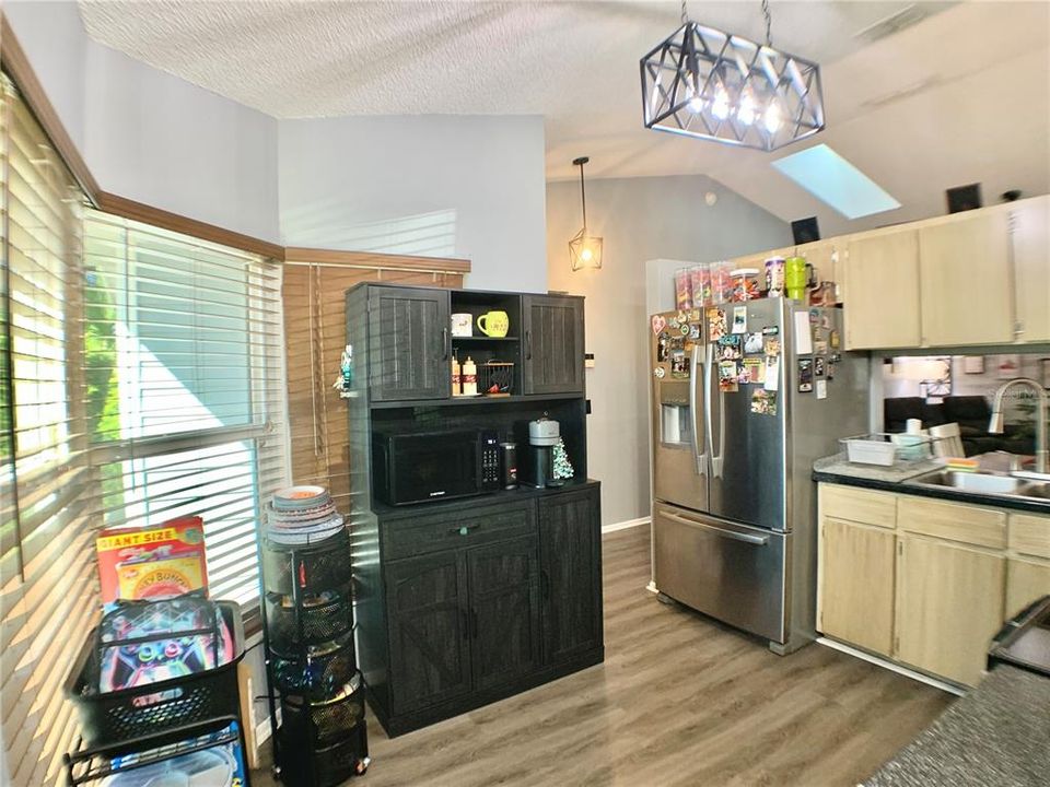 En Venta: $268,000 (3 camas, 2 baños, 933 Pies cuadrados)