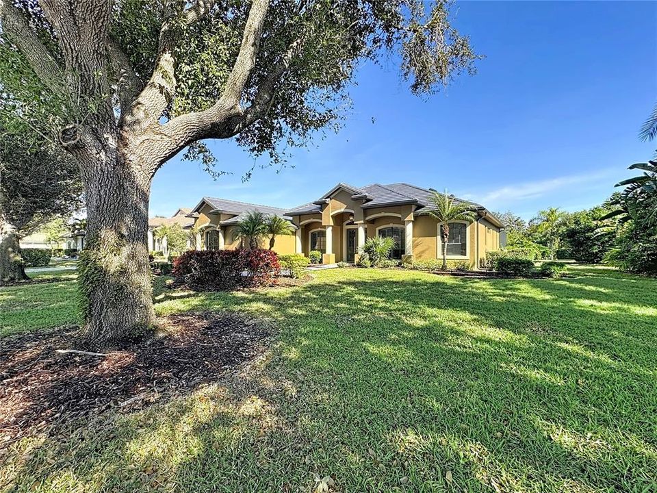 For Sale: $885,000 (4 beds, 3 baths, 2734 Square Feet)