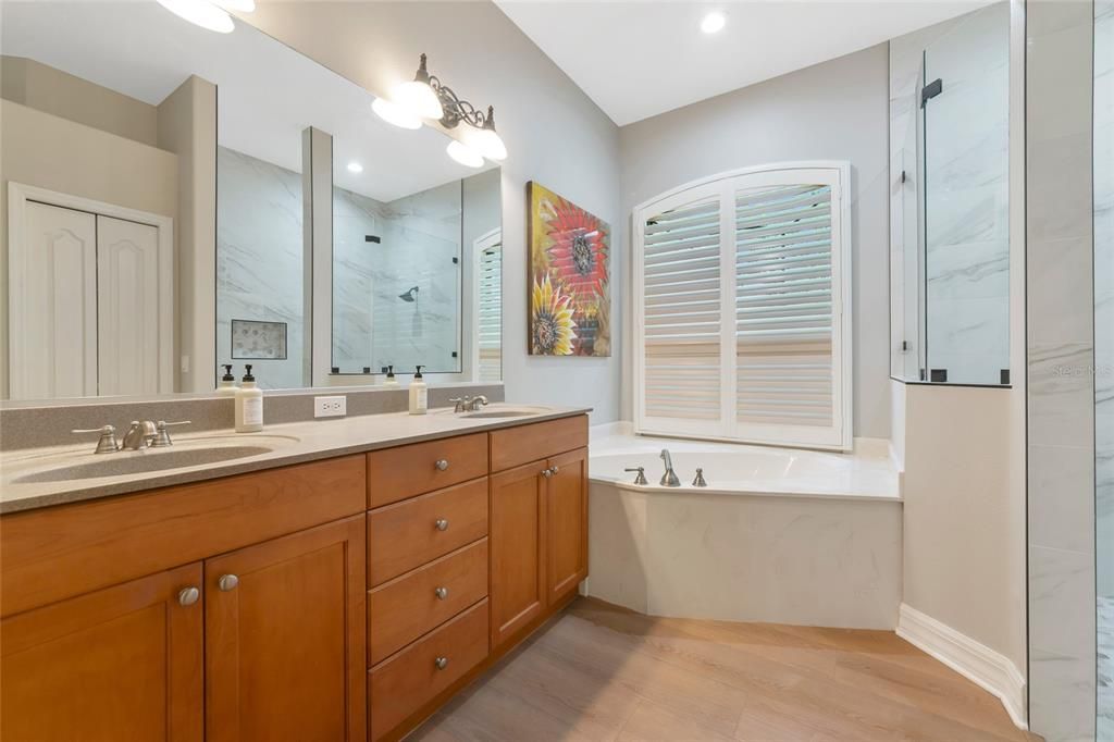 For Sale: $885,000 (4 beds, 3 baths, 2734 Square Feet)