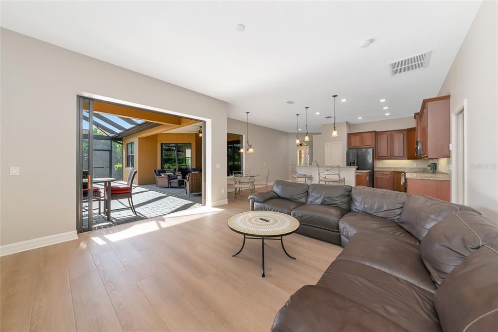 For Sale: $885,000 (4 beds, 3 baths, 2734 Square Feet)