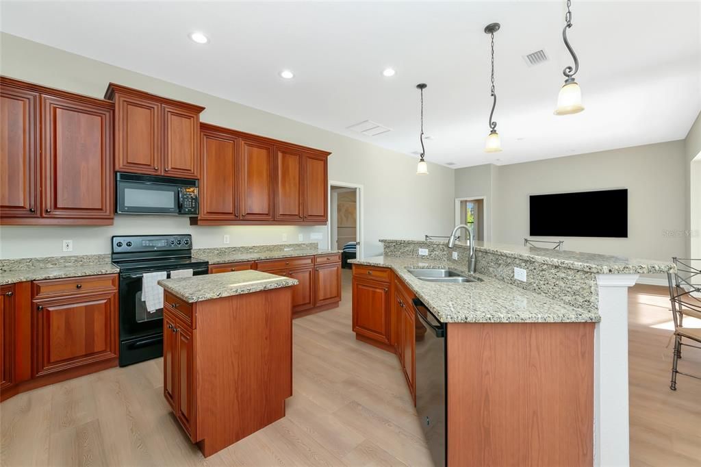 For Sale: $885,000 (4 beds, 3 baths, 2734 Square Feet)