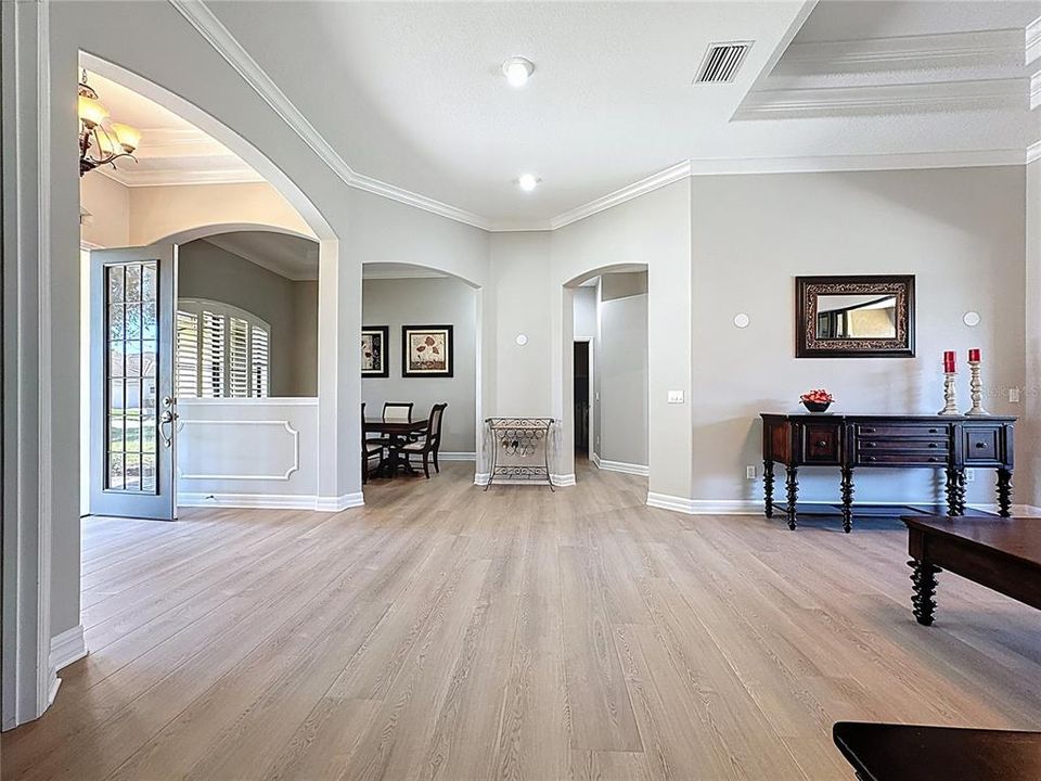 For Sale: $885,000 (4 beds, 3 baths, 2734 Square Feet)