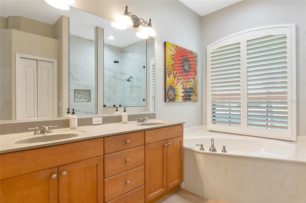 For Sale: $885,000 (4 beds, 3 baths, 2734 Square Feet)