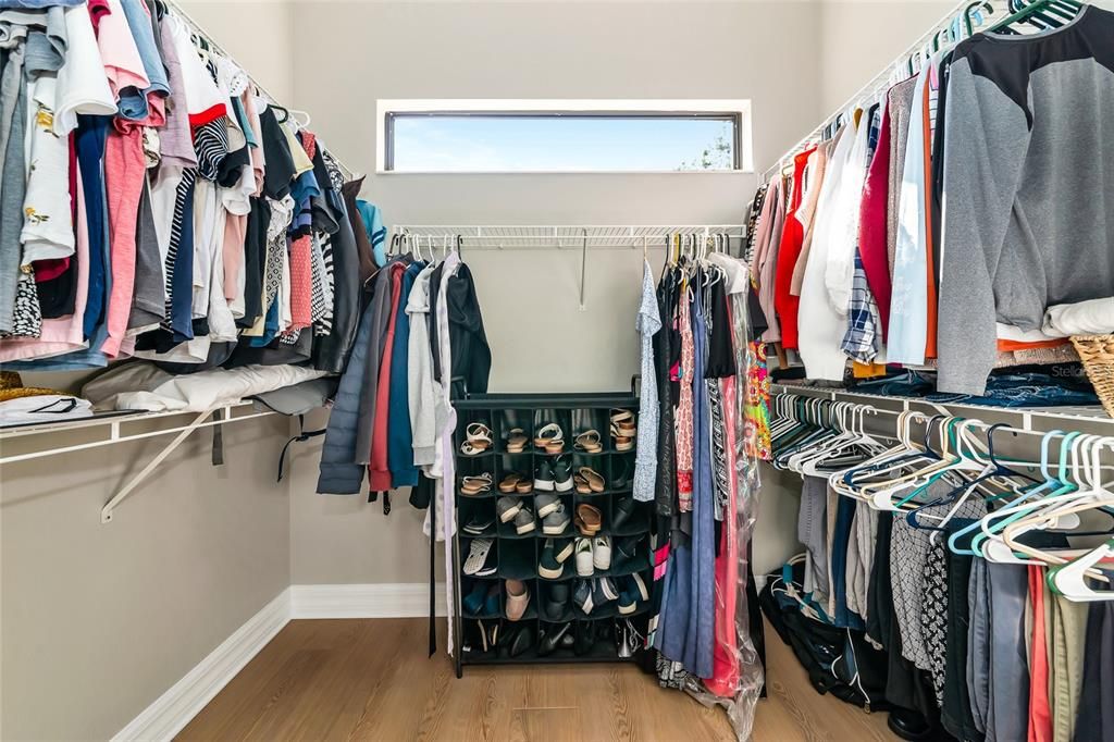 For Sale: $885,000 (4 beds, 3 baths, 2734 Square Feet)