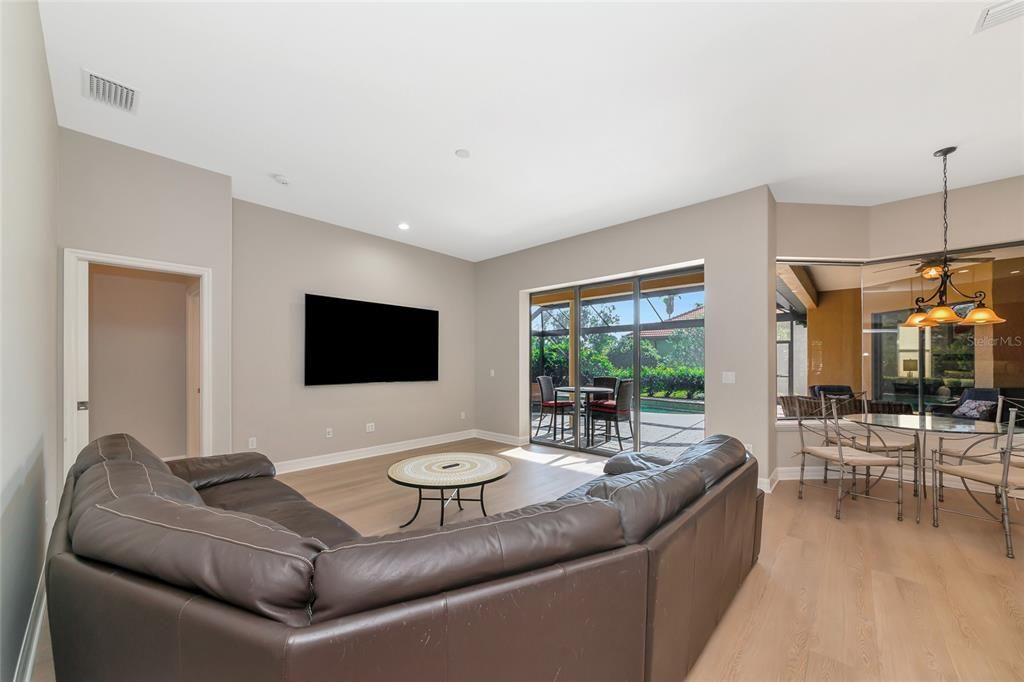 For Sale: $885,000 (4 beds, 3 baths, 2734 Square Feet)