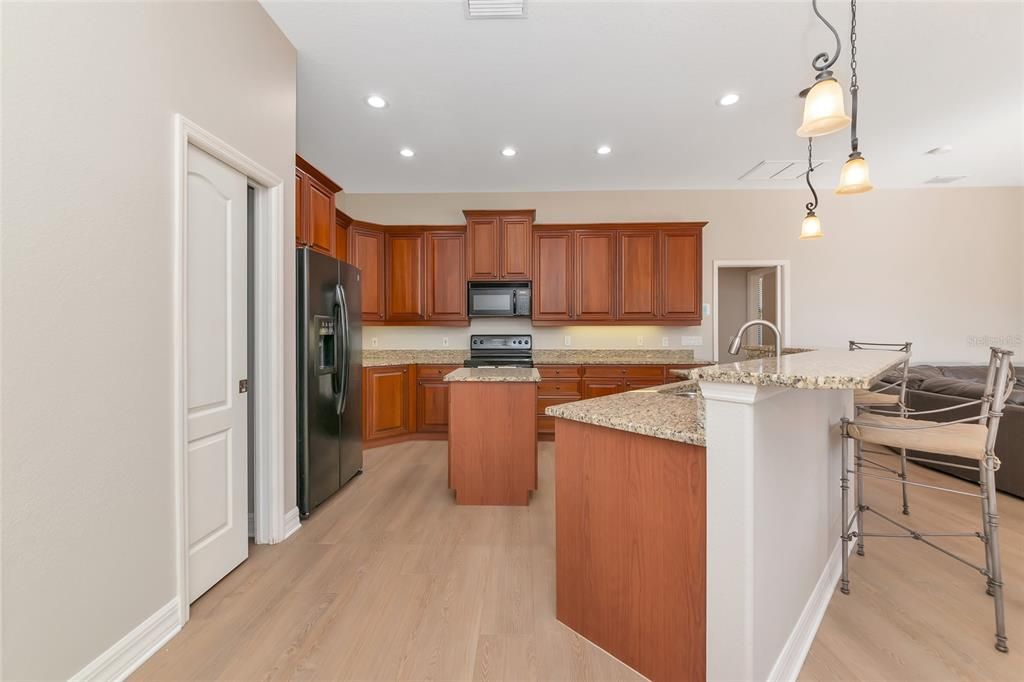 For Sale: $885,000 (4 beds, 3 baths, 2734 Square Feet)