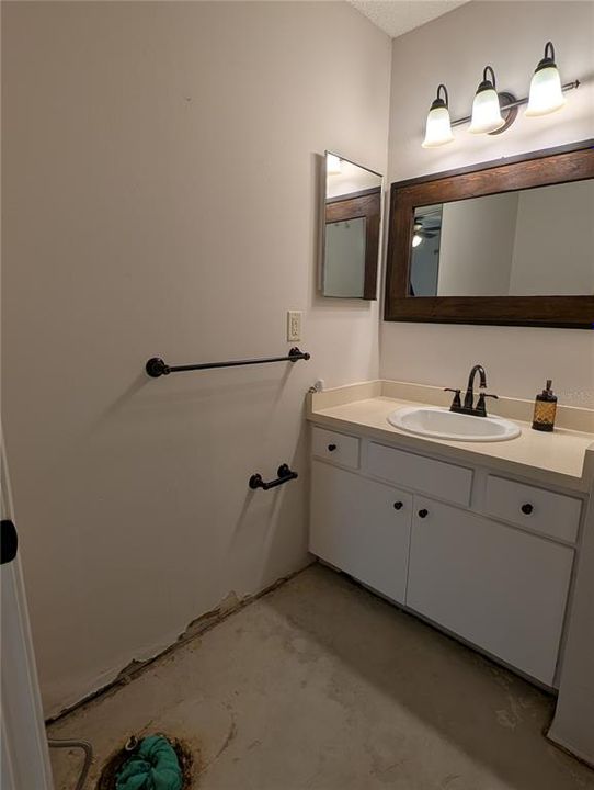 На продажу: $135,000 (2 спален, 2 ванн, 1178 Квадратных фут)