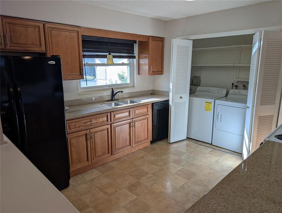 На продажу: $135,000 (2 спален, 2 ванн, 1178 Квадратных фут)