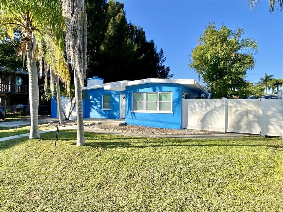 For Rent: $2,400 (2 beds, 2 baths, 1125 Square Feet)