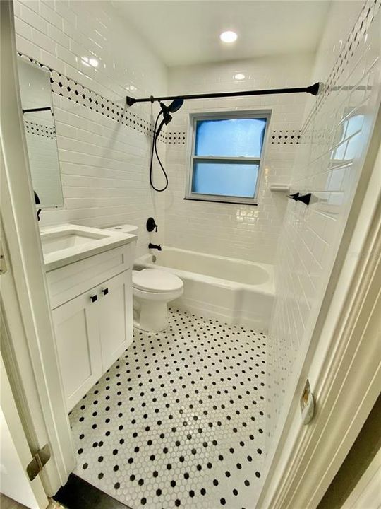 For Rent: $2,400 (2 beds, 2 baths, 1125 Square Feet)