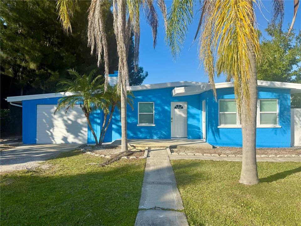 For Rent: $2,400 (2 beds, 2 baths, 1125 Square Feet)