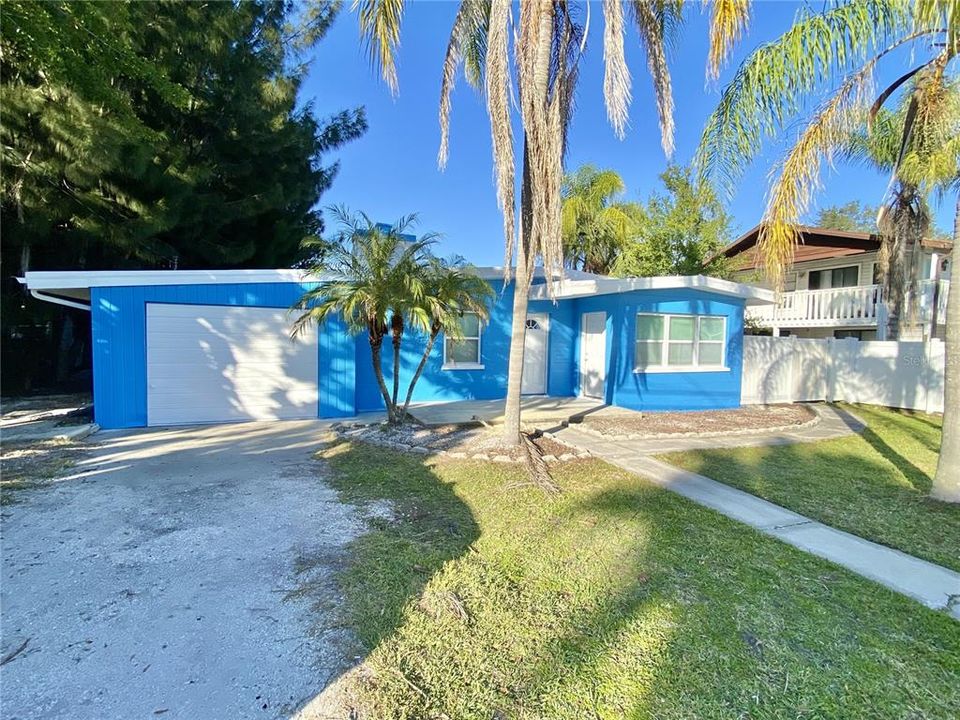 For Rent: $2,400 (2 beds, 2 baths, 1125 Square Feet)