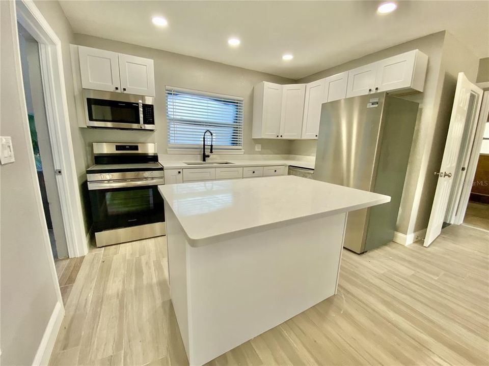 For Rent: $2,400 (2 beds, 2 baths, 1125 Square Feet)