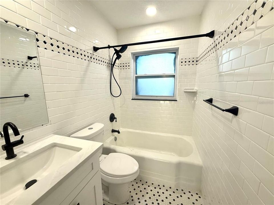 For Rent: $2,400 (2 beds, 2 baths, 1125 Square Feet)