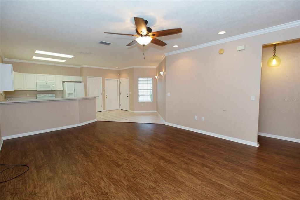 For Rent: $1,975 (3 beds, 2 baths, 1380 Square Feet)