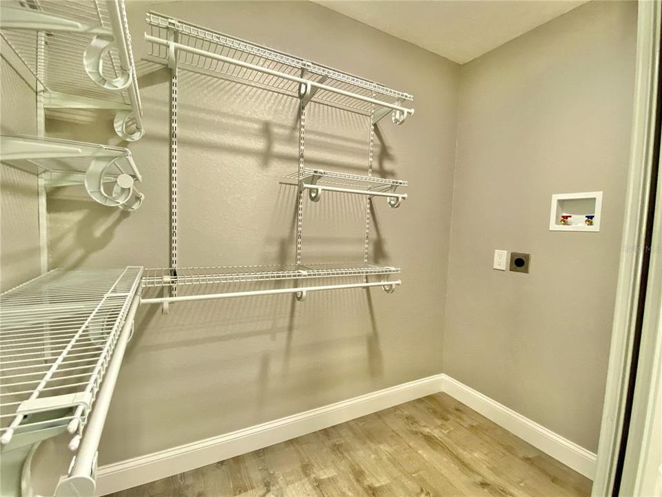 For Rent: $2,250 (2 beds, 1 baths, 744 Square Feet)