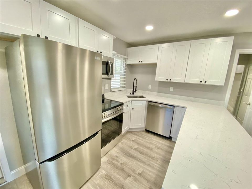 For Rent: $2,250 (2 beds, 1 baths, 744 Square Feet)