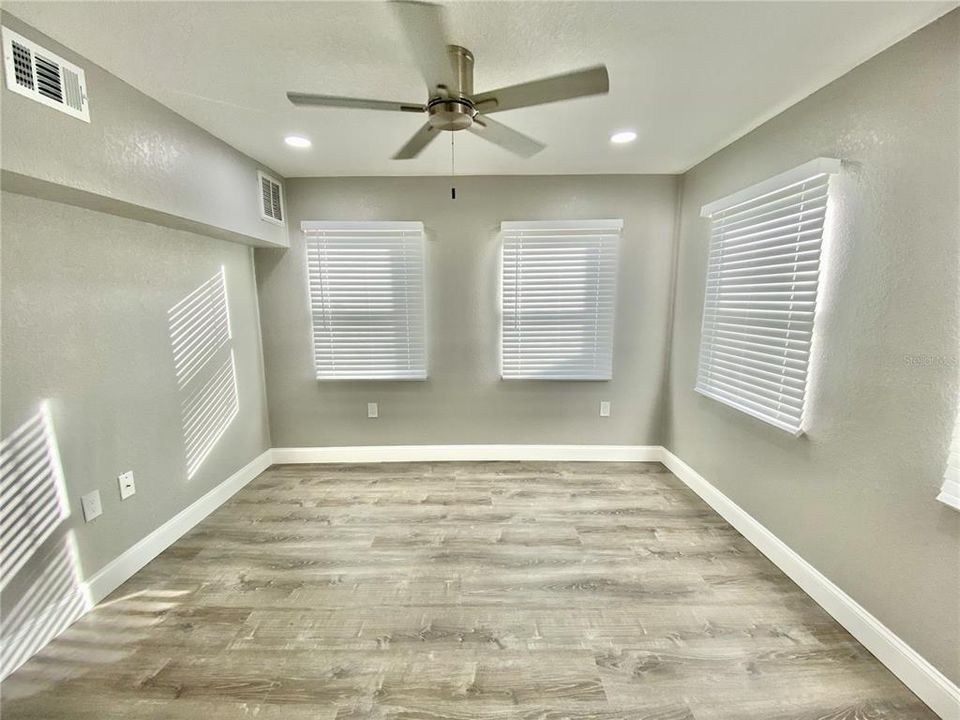 For Rent: $2,250 (2 beds, 1 baths, 744 Square Feet)