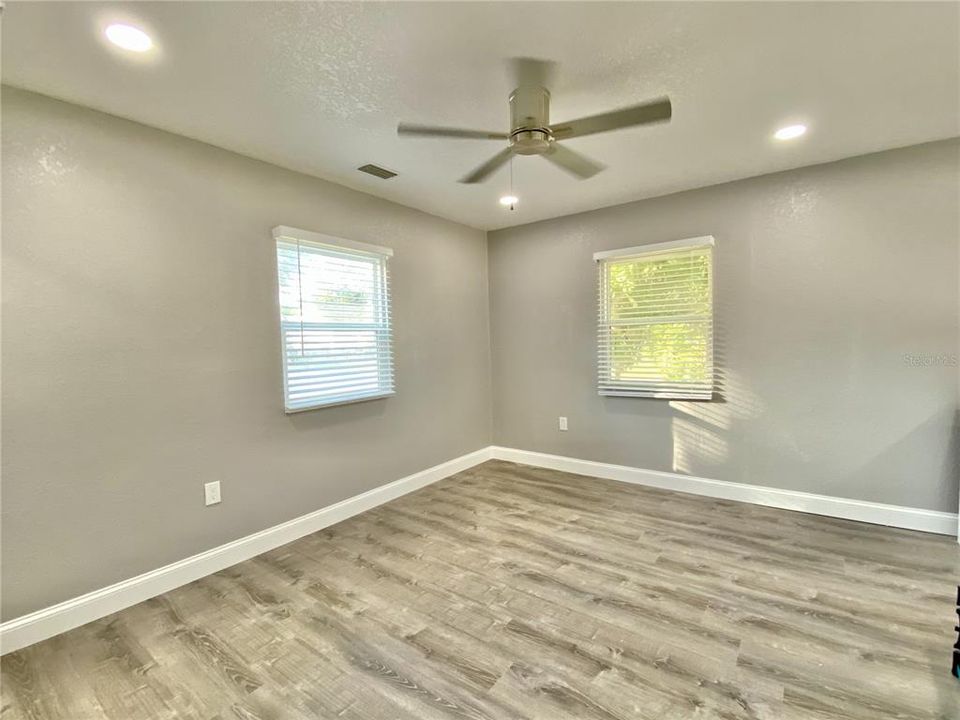 For Rent: $2,250 (2 beds, 1 baths, 744 Square Feet)