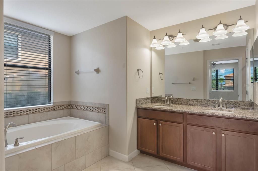 En Venta: $235,000 (2 camas, 2 baños, 1409 Pies cuadrados)