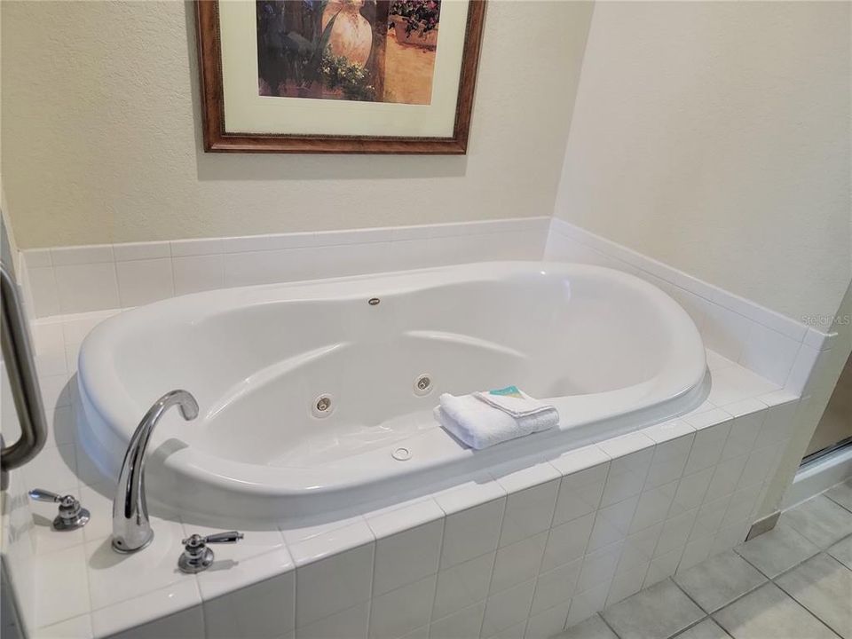 For Sale: $265,000 (3 beds, 2 baths, 1253 Square Feet)