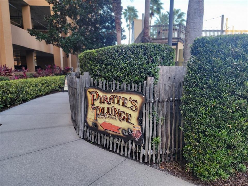 For Sale: $265,000 (3 beds, 2 baths, 1253 Square Feet)