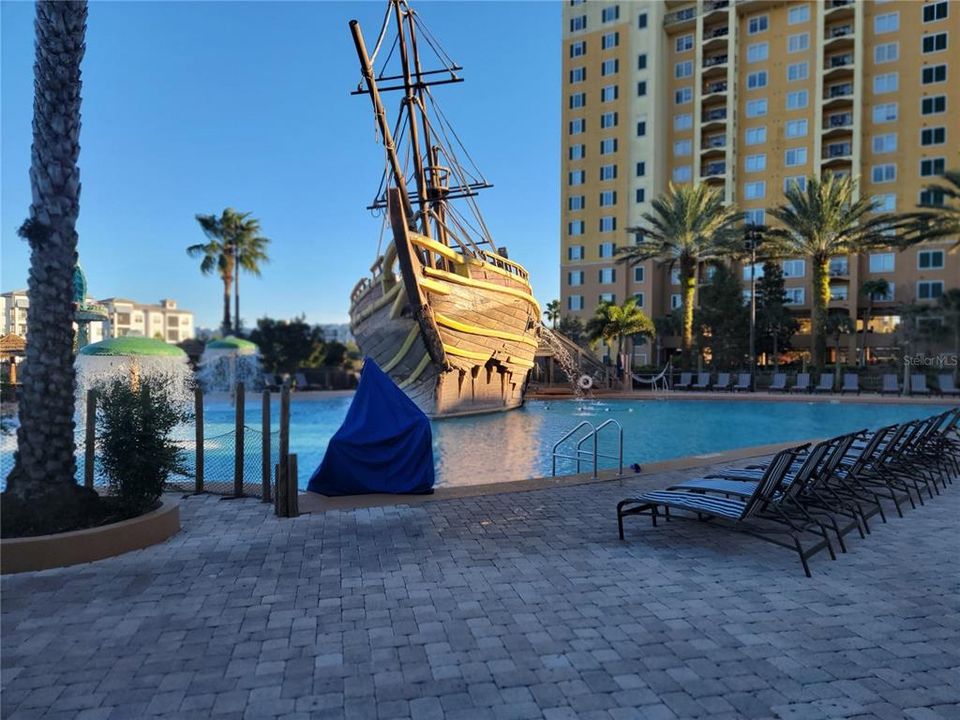 For Sale: $265,000 (3 beds, 2 baths, 1253 Square Feet)