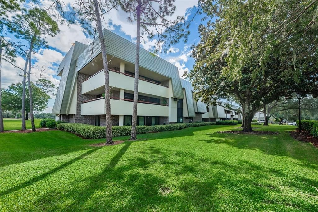 For Rent: $1,850 (2 beds, 2 baths, 1210 Square Feet)