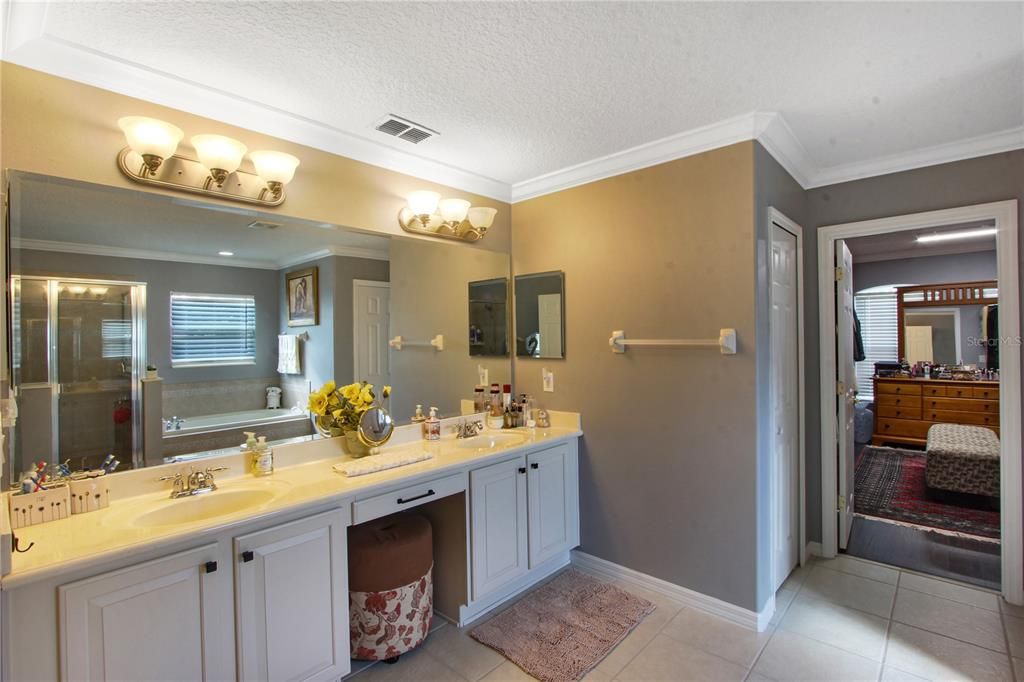 На продажу: $599,000 (4 спален, 3 ванн, 3219 Квадратных фут)