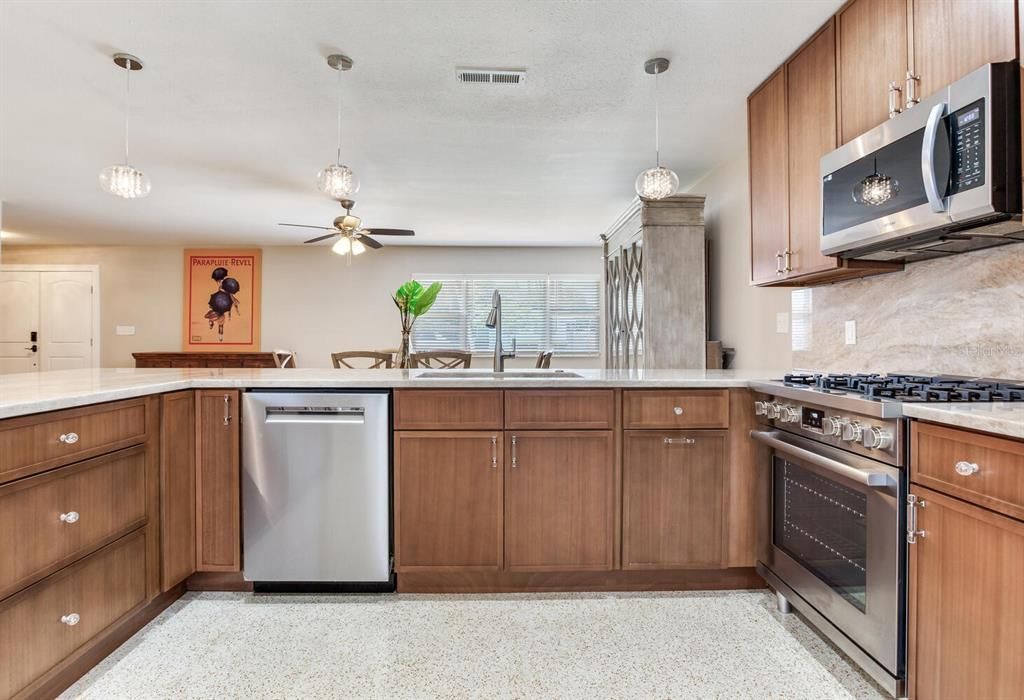 For Sale: $625,000 (3 beds, 2 baths, 2264 Square Feet)